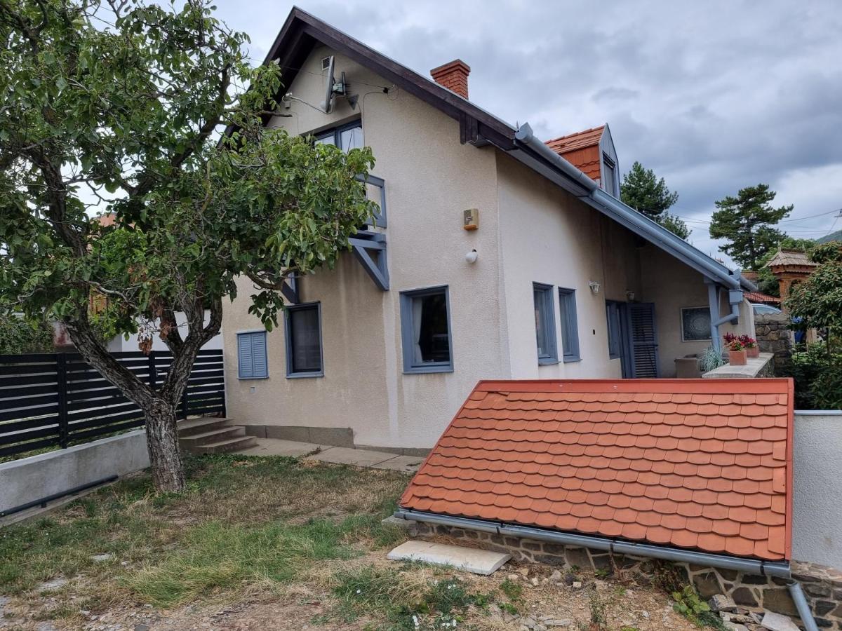 Ferienwohnung Apartmanhaz 2-6 Fonek Pécs Exterior foto